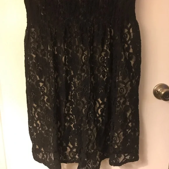 Black Nude Underlay Lace Dress with Waist Cinching - Picture 3 of 7